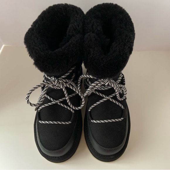 EMU Australia Blurred
Black / Australian sheepskin / Women's Boots / New in Box. - Picture 6 of 16